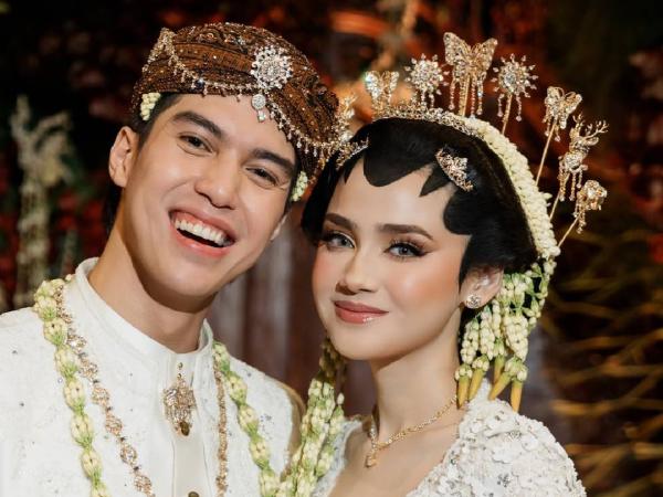 Pengantin baru El Rumi dan Syifa Hadju. (Foto: Instagram)