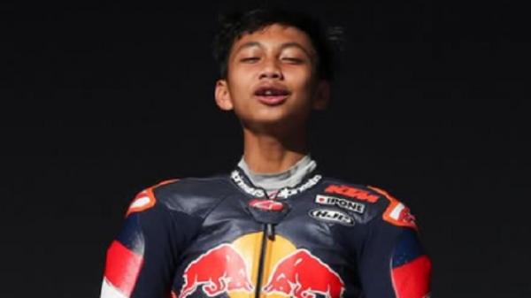 Kiandra Ramadhipa Kiandra Ramadhipa juara Race 2 Red Bull Rookies Cup Jerez 2026 usai manuver dramatis di lap terakhir meski start dari posisi 17. (Foto: IG/mk.ramadhipa212)
