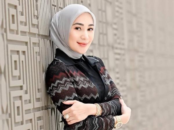 Erin Taulany aniaya Erin Taulany diduga lakukan tindakan penganiayaan kepada ART. Kasus ini viral di media sosial. (Foto: Instagram)