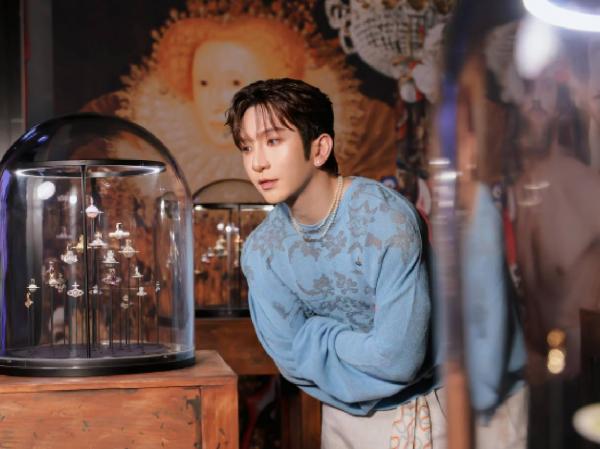 Anson Lo Anson Lo di pameran Vivienne Westwood & Jewellery Exhibition 2026 Macau. (Foto: Istimewa)