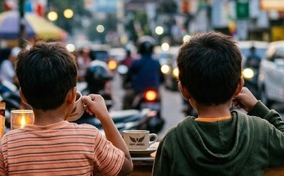 Apakah Anak-Anak Boleh Minum Kopi? Ini Harus Diperhatikan Orang Tua