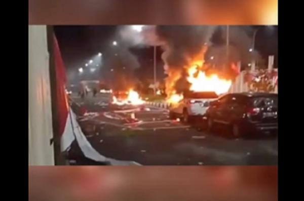 Kronologi Kerusuhan di Jayapura usai Persipura Kalah dari Adhyaksa FC, Suporter Bakar Mobil