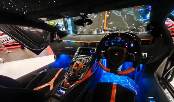 Modifikasi mobil Modifikasi mobil dengan auto. (Foto: Dani M Dahwilani)