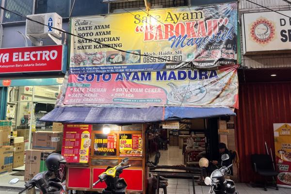 Sate Ayam Barokah Mayestik Sate Ayam Barokah Mayestik milik Moch Haidir di Jalan Kiai Maja, Kebayoran Baru, Jakarta Selatan. (Foto: Rizky Agustian)