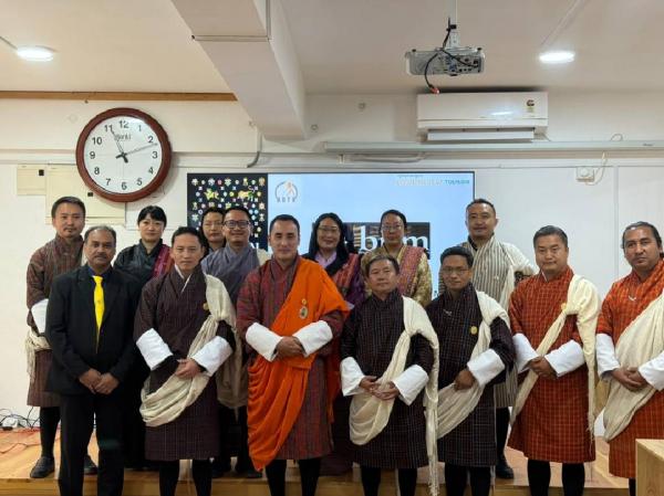 Menteri Bhutan Menteri Perindustrian, Perdagangan, dan Ketenagakerjaan (MOICE) berfoto bersama para Stakeholders pariwisata di Bhutan. (Foto: Istimewa)