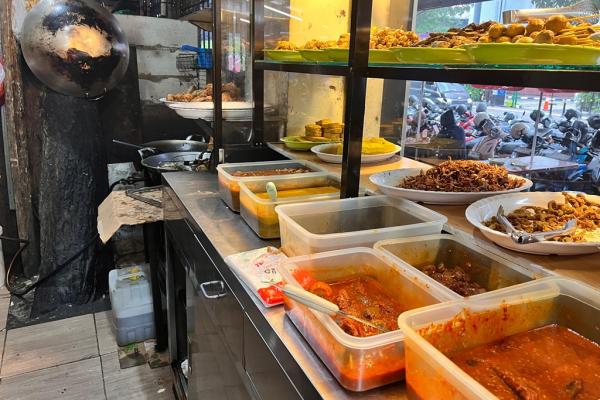 Depot Mirah Bulungan 1 Menu yang dijajakan di Depot Mirah Bulungan, Jakarta Selatan. (Foto: Rizky Agustian)