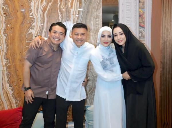 Anang Hermansyah dan Ashanty Anang Hermansyah dan Ashanty berangkat Haji tahun ini usai gagal berkali-kali. (Foto: Instagram)