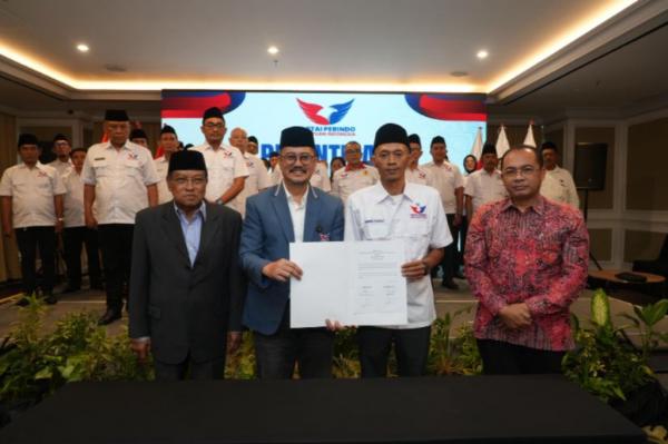 Ahmad Zazuli atau Cak Jaz perindo jatim Ahmad Zazuli atau Cak Jaz resmi dilantik sebagai Ketua DPW Partai Perindo Jawa Timur di Surabaya.