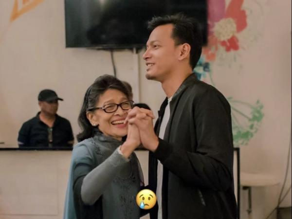 Ibunda Fedi Nuril meninggal dunia. (Foto: Instagram)
