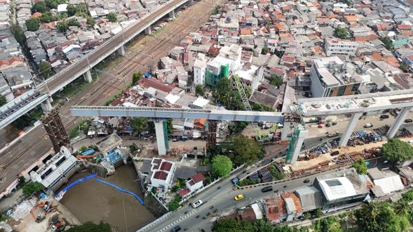Pembangunan Lintasan LRT Jakarta Fase 1B yang akan melintasi Jalur Kereta Manggarai. (Foto: Dok. Jakpro)