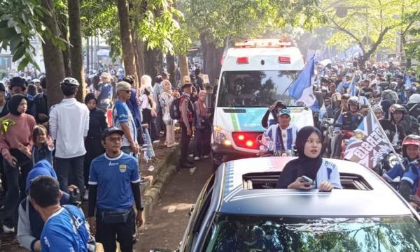 Pawai Juara Persib Gegerkan Kota, Lautan Bobotoh Padati Bandung