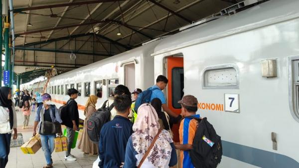 Puncak Arus Balik Libur Panjang, 41.534 Penumpang Kereta Tiba di Jakarta