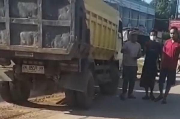Kecelakaan Maut Dump Truk Tabrak Motor di Muaro Jambi, 4 Orang Sekeluarga Tewas