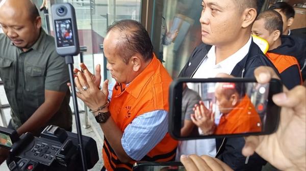 Kepala Kantor Wilayah (Kakanwil) Imigrasi Jawa Barat, Jaya Saputra ditahan KPK terkait OTT Kantor Imigrasi Jakarta Barat, Kamis (4/6/2026). (Foto: Jonathan Simanjuntak)