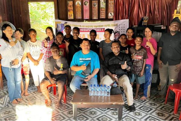 Anggota DPRD Papua Barat Musa Naa sekaligus politisi Partai Perindo&nbsp;Musa Naa menyerap aspirasi warga Teluk Bintuni saat reses. (Foto: Ist)