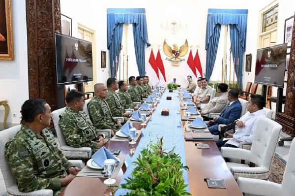 Prabowo Bertemu Panglima dan Para Kepala Staf TNI, Dapat Kabar Baik Pembangunan di Papua