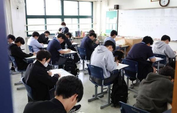Parah! Siswa SMA Ini Masukkan Spermanya ke Tumbler Guru Perempuan