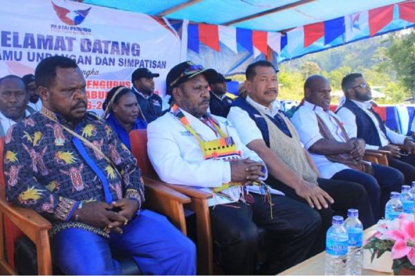 Wakil Bupati Yalimo Yan Kiraklak perindo Wakil Bupati Yalimo Yan Kiraklak dikukuhkan sebagai Ketua DPD Partai Perindo Kabupaten Yalimo oleh Ketua DPW Partai Perindo Papua Pegunungan, Jhon Richard Banua. (Foto: ist)