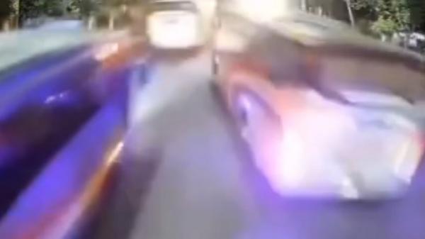 Viral! 3 Bus di Nganjuk Kejar-kejaran Berujung Tabrakan