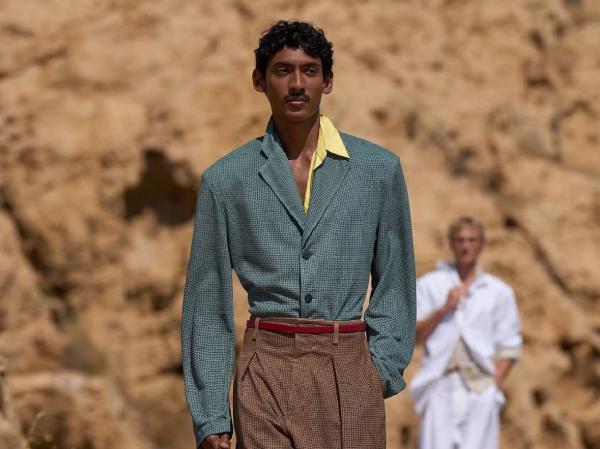 Viknes Waren Mahaputra Model asal Indonesia di Fashion Show Jacquemus Terbaru, Ini Fotonya!