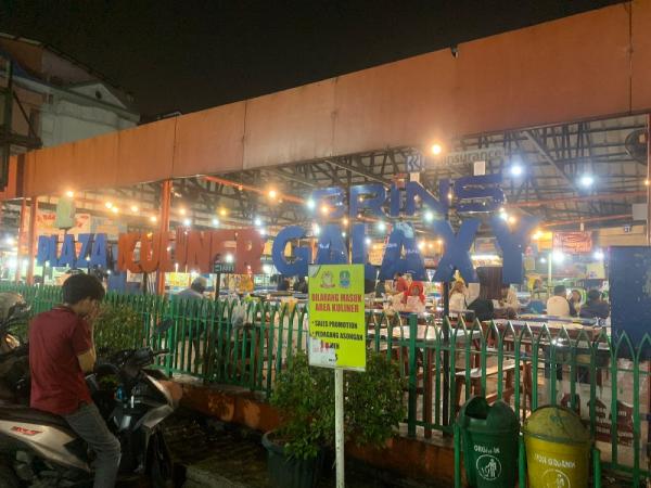 KUR BRI mendorong usaha jus pensiunan guru di Bekasi tumbuh stabil, aman berkat asuransi lapak, dan berkelanjutan. (Foto: Reynaldi Hermawan/iNews.id)