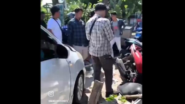 Diduga Hindari Kucing, Mobil Ertiga Tabrak Pemotor hingga Tewas Terpental di Bondowoso