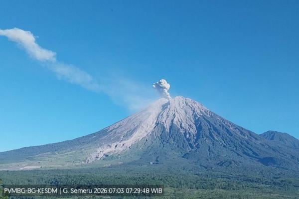 Gunung Semeru Meletus Pagi Ini, Muntahkan Kolom Abu Setinggi 1,1 Km