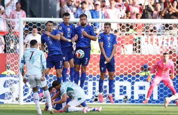 Ngilu! Momen Tendangan Roket Cristiano Ronaldo Kena Alat Vital Bek Kroasia