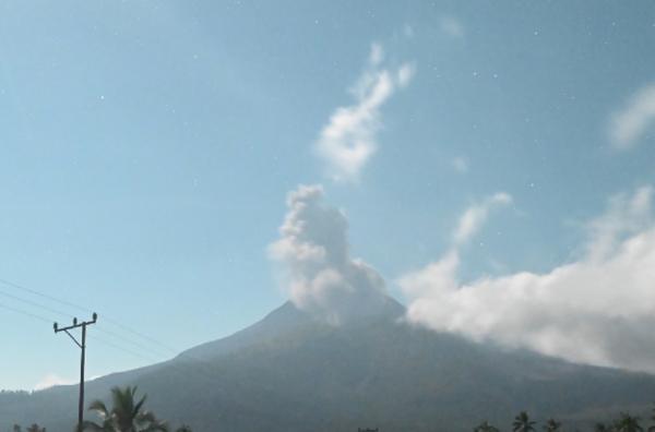 Gunung Lewotobi Laki-Laki Erupsi Lagi, Semburkan Abu Vulkanik Setinggi 500 Meter