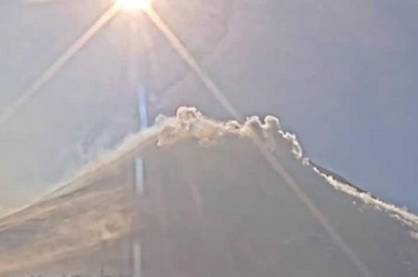 Gunung Merapi Luncurkan Awan Panas Guguran Sejauh 1,7 Km, Status Siaga