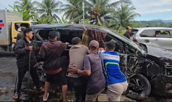 Kronologi Kecelakaan Maut 3 Kendaraan di Padang Pariaman, Dipicu Innova Oleng