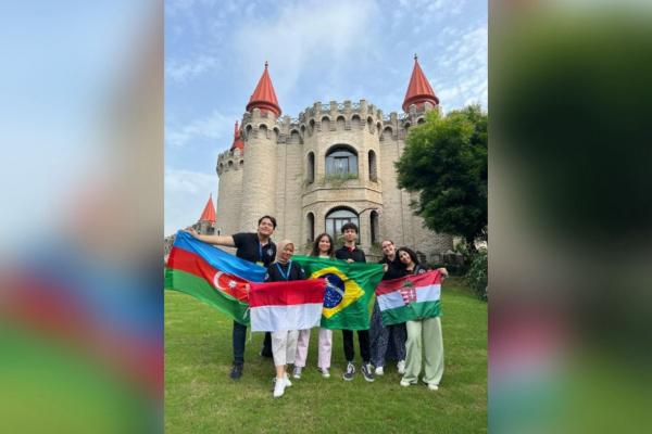 Siswa Indonesia di luar negeri Murid Alta Global School yang menjadi delegasi Indonesia untuk kegiatan internasional. (Foto: Istimewa)