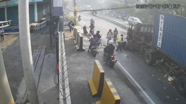Kecelakaan Maut! 2 Saudara Kembar Turut Jadi Korban Truk Kontainer Rem Blong di Pasuruan