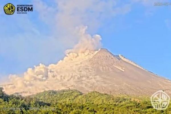 Gunung Merapi Luncurkan Awan Panas Guguran Sejauh 2 Km, Warga Diminta Waspada