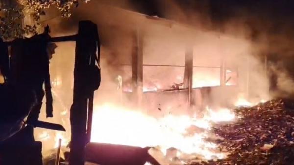 Gudang Tempat Pembuangan Sampah di Jombang Ludes Terbakar, Diduga Akibat Kelalaian Pekerja