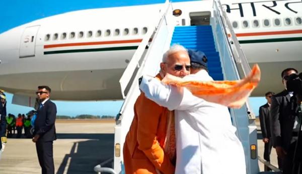 Prabowo Peluk Hangat PM India Narendra Modi saat Antar Kepulangan di Bandara YIA