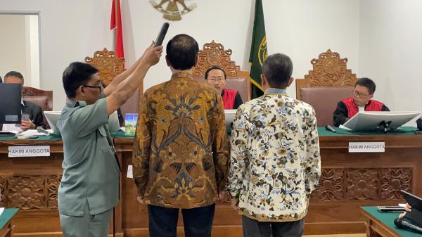 Saksi ahli bersaksi Pakar Hukum ITE sekaligus Guru Besar Universitas Airlangga, Henri Subiakto, menjadi saksi ahli di sidang PK Nikita Mirzani hari ini, Rabu (8/7/2026). (Foto: Ravie Wardani)