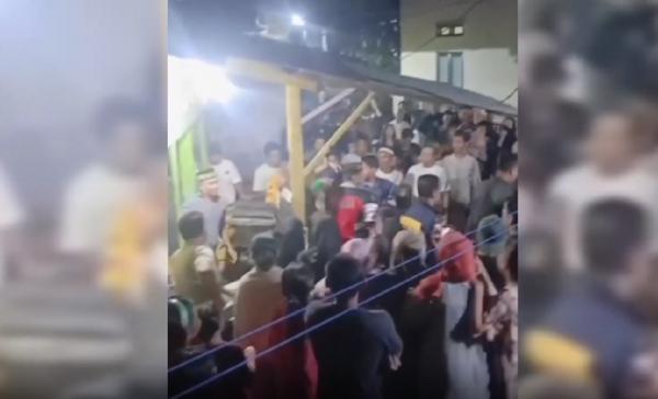 Mencekam! Warga Kepung Rumah Pria Terduga Pelecehan Seksual Balita di Palopo