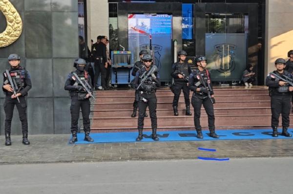 Polda Metro Dijaga Ketat jelang Konferensi Pers Kasus Korupsi Besar, Brimob Disiagakan