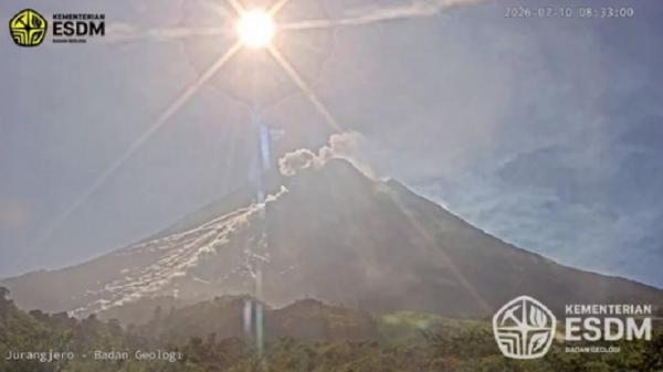 Gunung Merapi Luncurkan Awan Panas Guguran 2 Km ke Arah Barat Daya