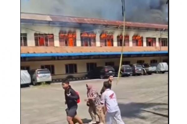 Kebakaran Hotel di Labuhanbatu, 12 Kamar Ludes Dilahap Api akibat Korsleting Listrik