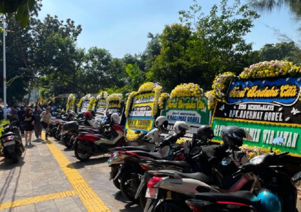 Rachmat Gobel Meninggal Dunia, Karangan Bunga Penuhi Rumah Duka di Tebet