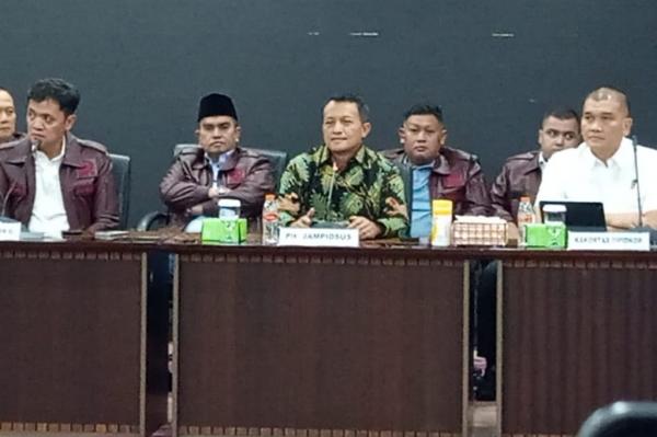 Eks Jampidsus Febrie Adriansyah Tersangka, 3 Kasus Korupsi Besar Dilimpahkan ke Kejagung
