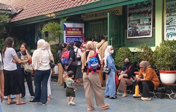 Hari Pertama Anak Sekolah