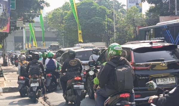Arus Lalin di Kawasan Pancoran Macet Parah Pagi Ini di Hari Pertama Sekolah