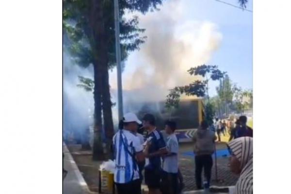 Videotron Nobar Piala Dunia di Situbondo Keluarkan Asap, Penonton Panik Langsung Bubar