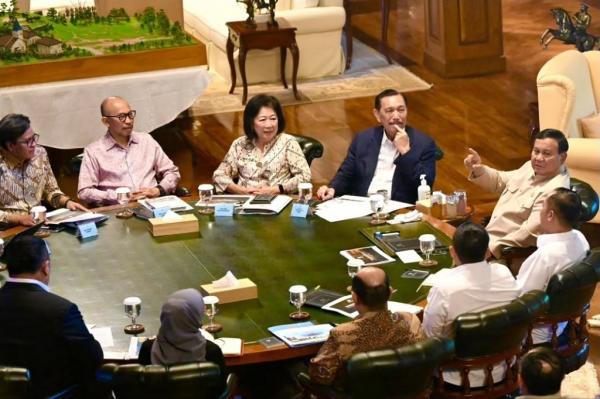 Prabowo Panggil Luhut hingga Chatib Basri ke Hambalang, Ada Apa?