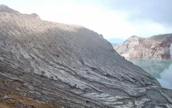 Viral Kawasan Ijen Banyuwangi Membeku Diselimuti Embun Salju, Begini Penampakannya