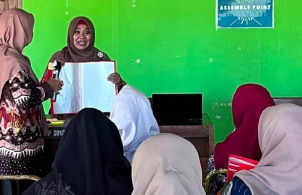 Cegah Dokumen Penting Rusak, UNY Latih Warga Gunungkidul Kelola Arsip Keluarga
