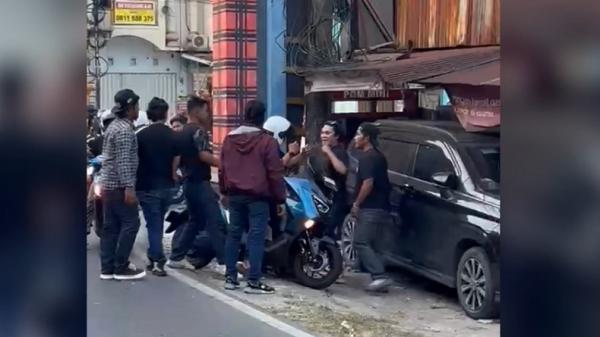 Viral! Pemotor Dikeroyok di Depan Istri dan Anak di Samarinda, Pelaku Ganti Biaya Pengobatan